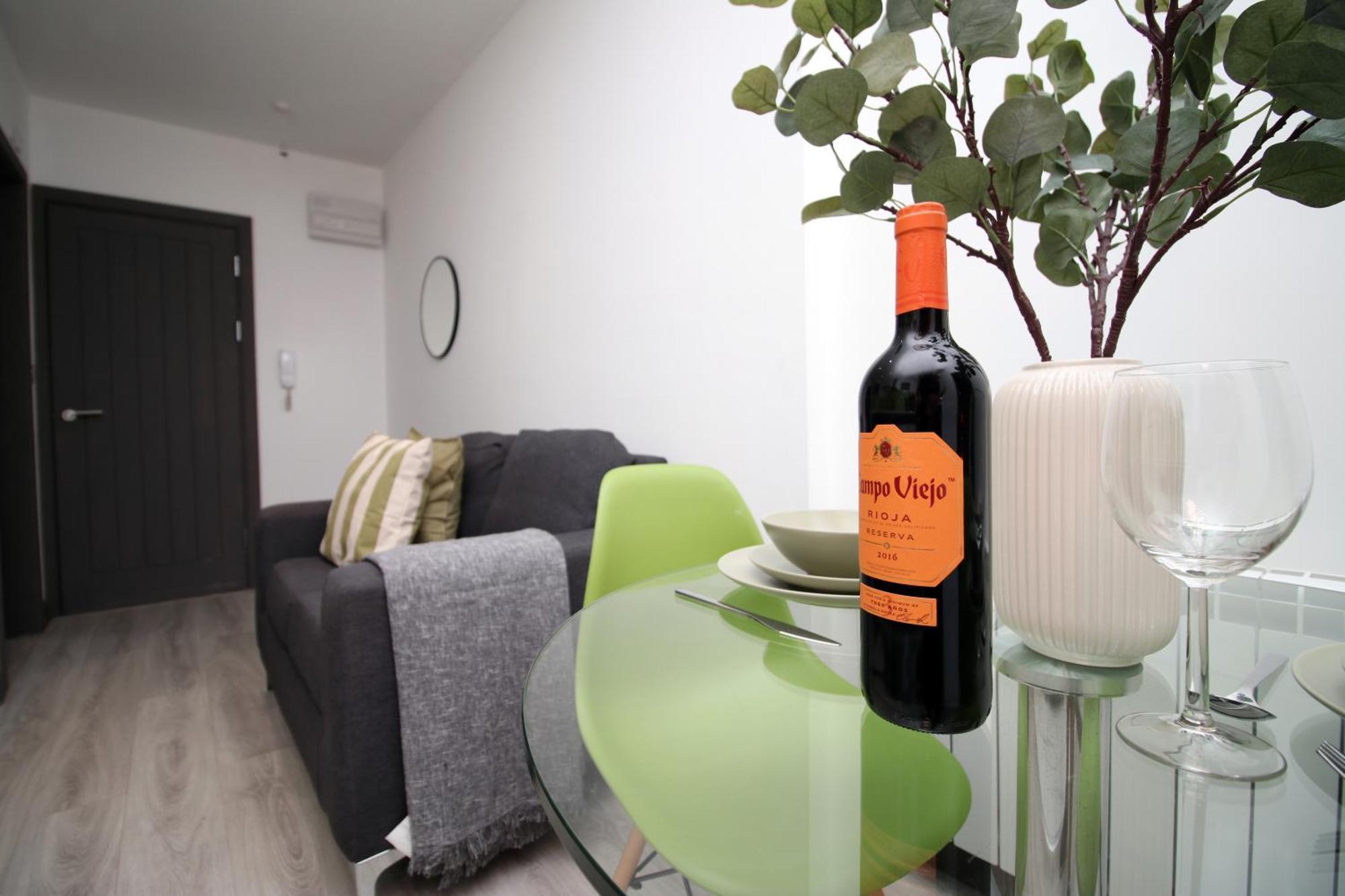 Fully Equipped Kitchen, Parking, City Centre Суонси Экстерьер фото